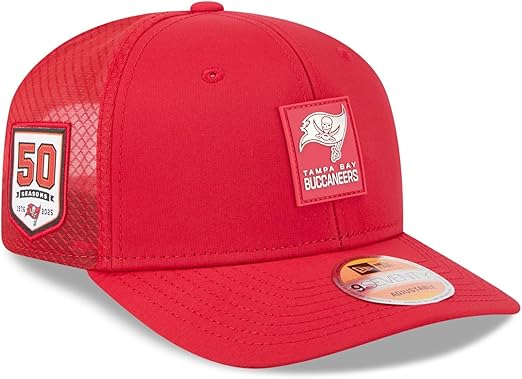 New Era Men's Red Tampa Bay Buccaneers 2025 Sideline 9SEVENTY Trucker Adjustable Hat