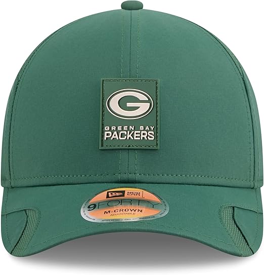 New Era Men's NFL 2025 Sideline M-Crown 9FORTY Adjustable Hat (CA/US, Alpha, One Size, Green, Green Bay Packers)