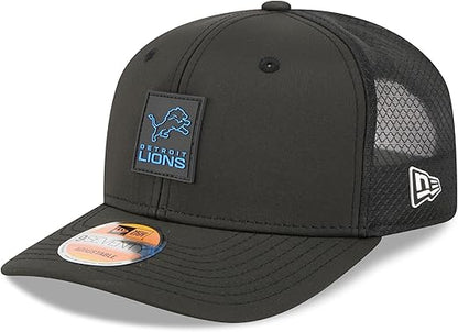 New Era 9SEVENTY NFL 2025 Sideline Trucker Adjustable Snapback Hat (CA/US, Alpha, One Size, Black, Detroit Lions)