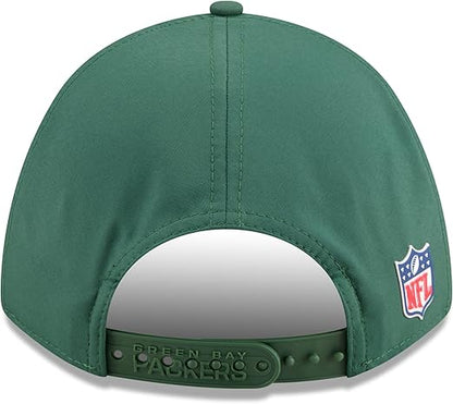 New Era Men's NFL 2025 Sideline M-Crown 9FORTY Adjustable Hat (CA/US, Alpha, One Size, Green, Green Bay Packers)