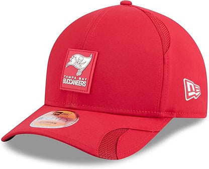 New Era Men's Red Tampa Bay Buccaneers 2025 Sideline M-Crown 9FORTY Adjustable Hat