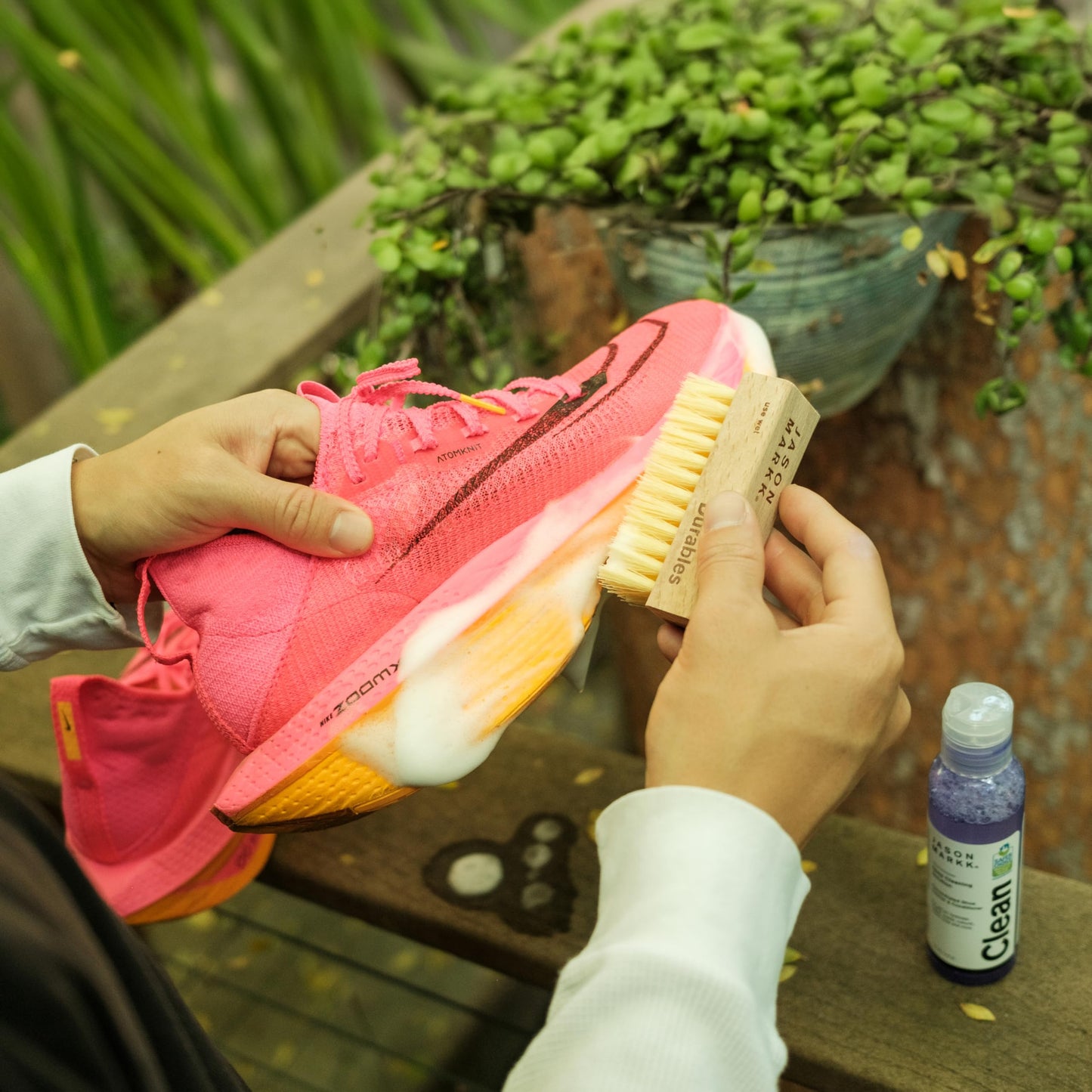 Jason Markk Essential Kit, Shoe Cleaner, 2-Piece Set, Deep Cleaning Solution & Durables Brush, Sneaker Care, Ideal for Footwear, Full Grain Leather, Rubber, and more, 4oz