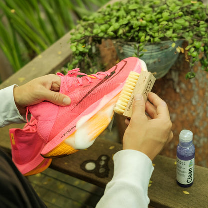 Jason Markk Essential Kit, Shoe Cleaner, 2-Piece Set, Deep Cleaning Solution & Durables Brush, Sneaker Care, Ideal for Footwear, Full Grain Leather, Rubber, and more, 4oz